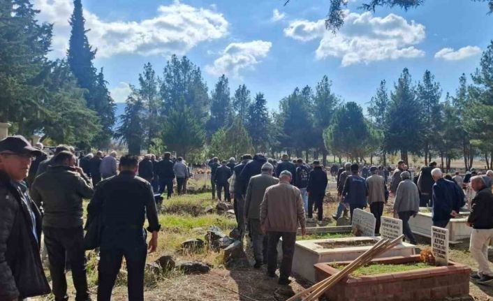 Burdur’da çıkan yangında  hayatını kaybeden yaşlı çift toprağa verildi