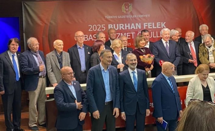 Burhan Felek basın hizmet ödülleri verildi