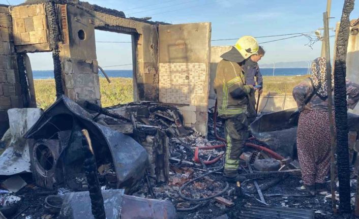 Bursa’da bir ev küle döndü, yanındaki bina hasar gördü