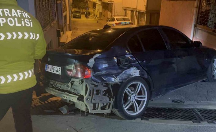 Bursa’da "dur" ihtarına uymayan sürücü 5 kilometre kaçtı: 3 araca ve duvara çarptı