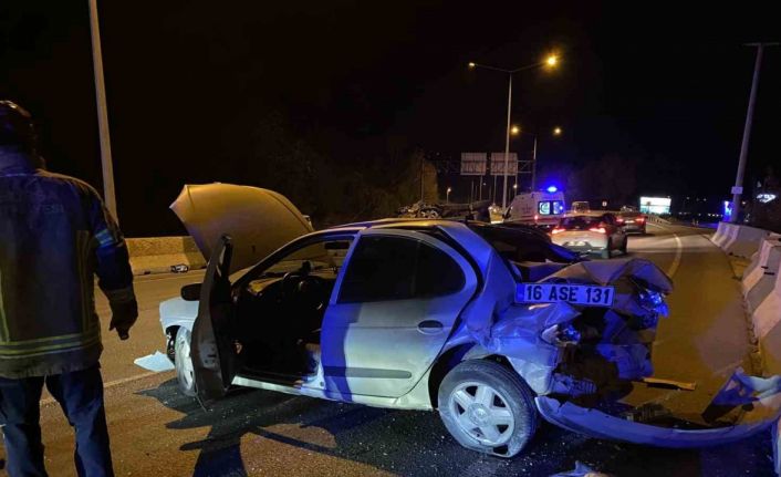 Bursa’da feci kaza: Bariyere çarpıp takla attı, 2 yaralı