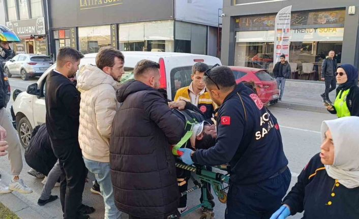 Bursa’da hafif ticari araç cipe çarptı: 1 yaralı