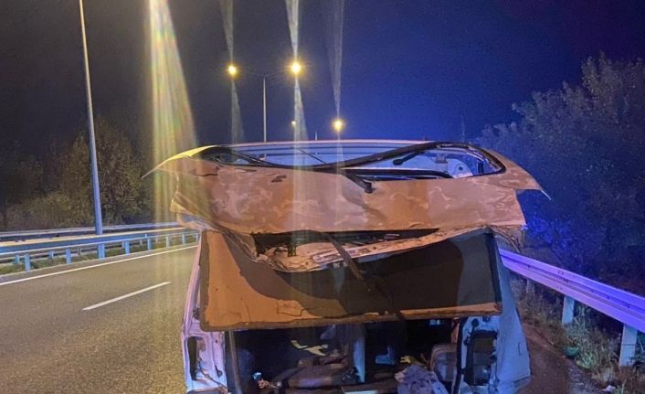 Bursa’da kamyonet hafif ticari araca çarptı: 1 ölü, 4 yaralı