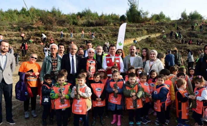 Bursa’da kitaplardan yeşerecek ormana ilk tohumlar  bırakıldı