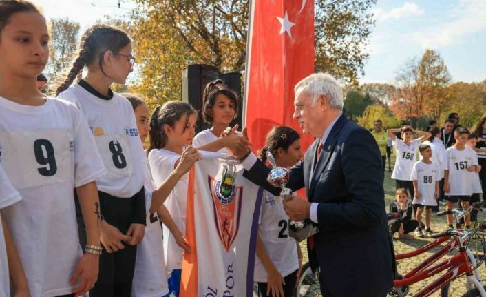 Bursa’da kros yarışı nefes kesti