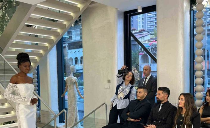 Bursa’da muhteşem gelinlik defilesi: 26 koleksiyon 15 mankenle podyuma taştı