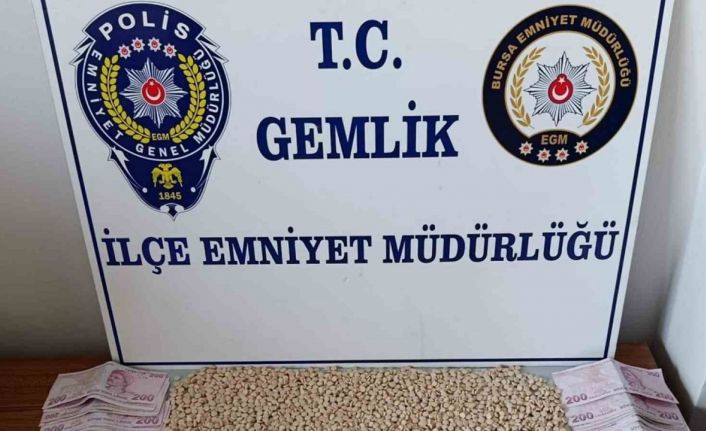 Bursa’da polisin şüphe üzerine durduğu araçtan uyuşturucu çıktı