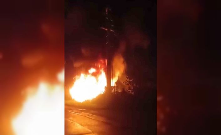 Bursa’da trafo yangını meyve kasalarına sıçradı