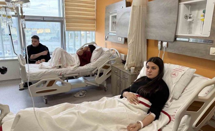 Bursa’da yedikleri midyeden zehirlenen 4 genç hastaneye kaldırıldı