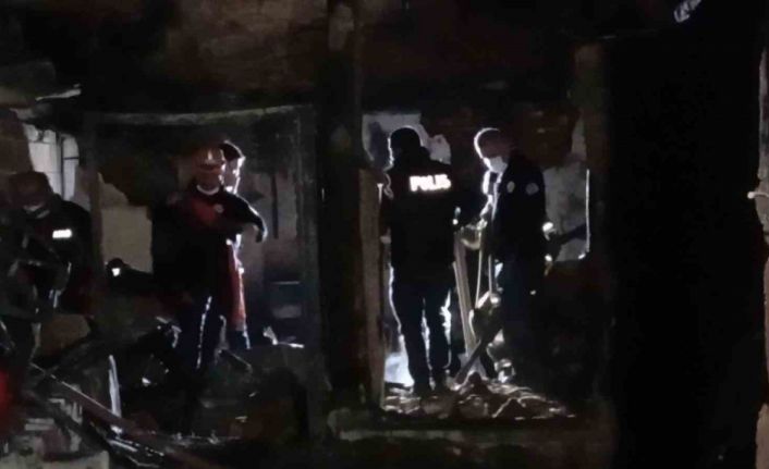 Bursa’daki ev yangınında kaybolan yaşlı adamın cansız bedeni bulundu