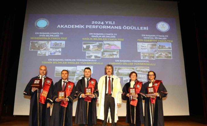 BUÜ’de 2024 Yılı Akademik Performans Ödülleri sahiplerini buldu