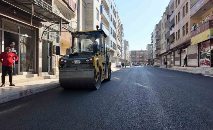 Büyükşehir Belediyesi’nden kış öncesi asfalt serimi mesaisi