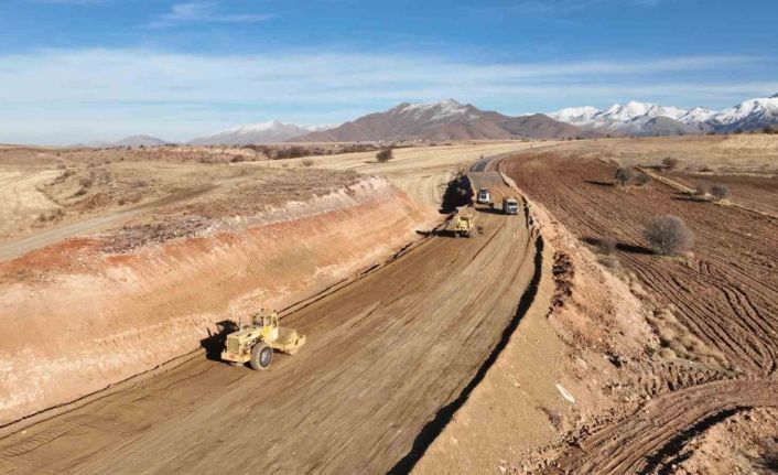 Büyükşehir’den Tomarza’nın kırsal bağlantı yoluna önemli çalışma