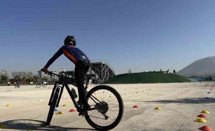 Büyükşehir’den yeni adrenalin merkezi: İç Anadolu’da tek olan parkurda BMX spor okulu