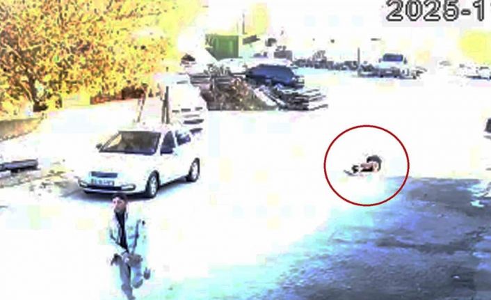 "Çakmak" bahanesiyle yaklaşıp bıçakladı: O anlar kamerada