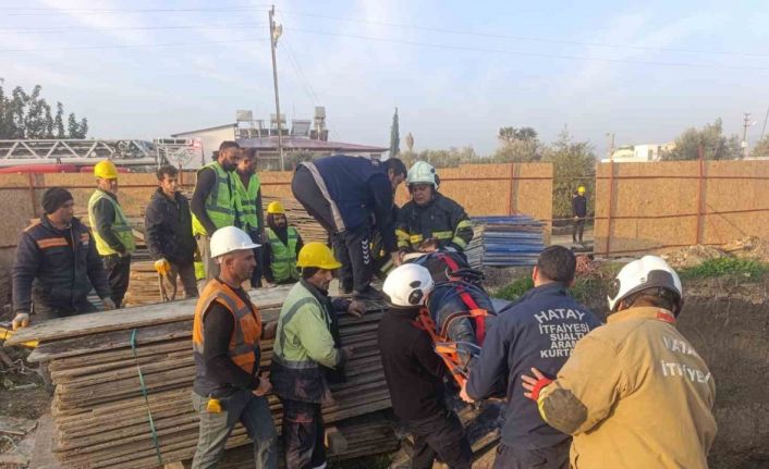 Çalıştığı esnada rahatsızlanan kule vinç operatörü operasyonla kurtarıldı