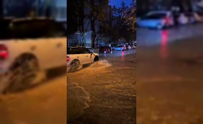 Çanakkale’de cadde ve sokaklar göle döndü