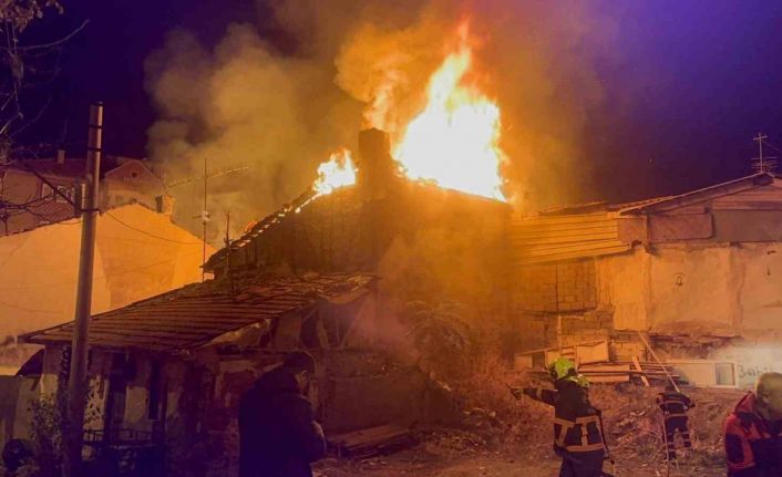 Çankırı’da ev yangını: İki ev alevlere teslim oldu