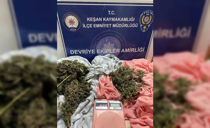 Çarşafa sarılmış uyuşturucu ve hassas terazi ele geçirildi