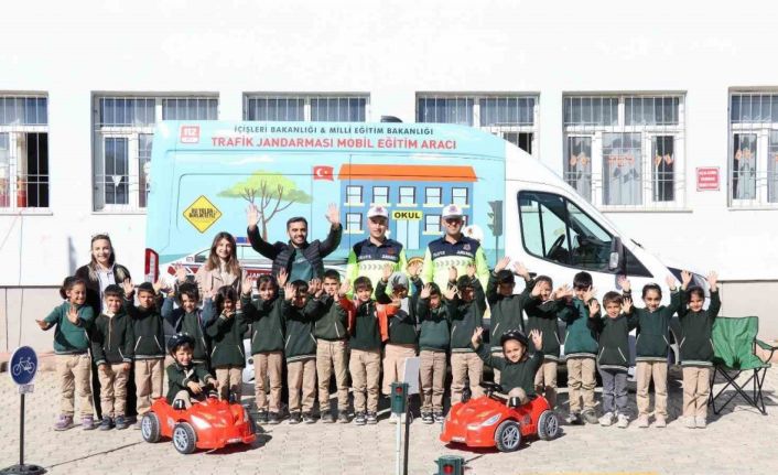 Çatak’ta öğrencilere uygulamalı trafik güvenliği eğitimi