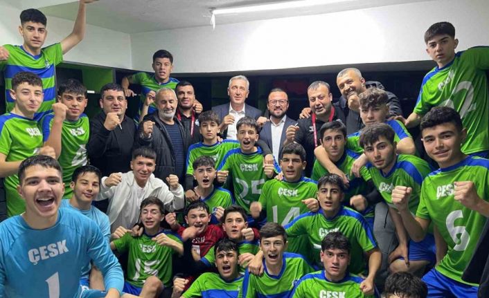 Çayırova Belediyesi Eğitim Spor Kulübü U-16 Futbol Takımı şampiyon oldu