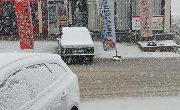Çelikhan ilçesine yılın ilk kar yağışı başladı