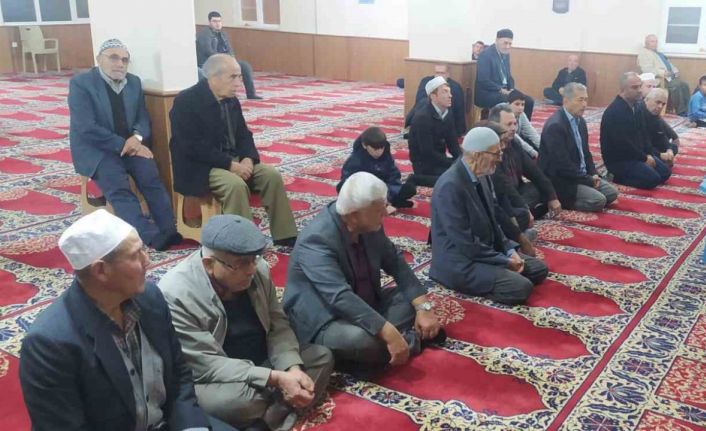 Cemaat Mutaflar Camii’nde sabah namazında bir araya geldi