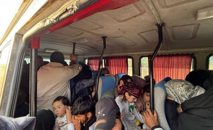 Çeşme’de 40 düzensiz göçmen yakalandı