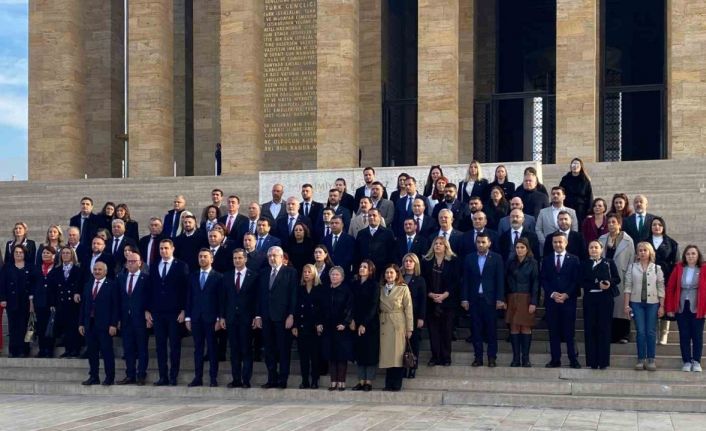 CHP’den 39. Olağan Kurultay öncesi Anıtkabir’e ziyaret