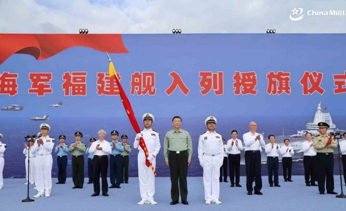 Çin üçüncü ve en gelişmiş uçak gemisini hizmete aldı