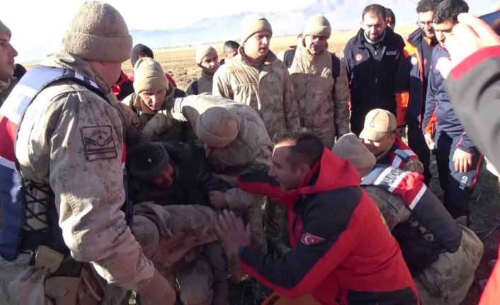 Çoban kendisini koyunların arasında sıcaklığını muhafaza ederek hayatta kalmış