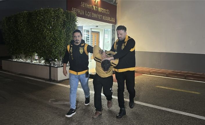 Çocuğun kafasını arabaya vurup yere fırlatan şahıs çocuğun babası çıktı, gözaltına alındı