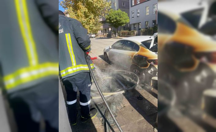 Çöpe atılan yanıcı madde otomobili yaktı