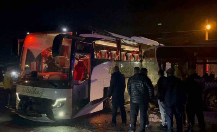Çorlu-Ergene yolunda belediye otobüsü ile yolcu otobüsü çarpıştı: 9 yaralı