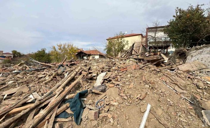 Çorum’da metruk bina çöktü