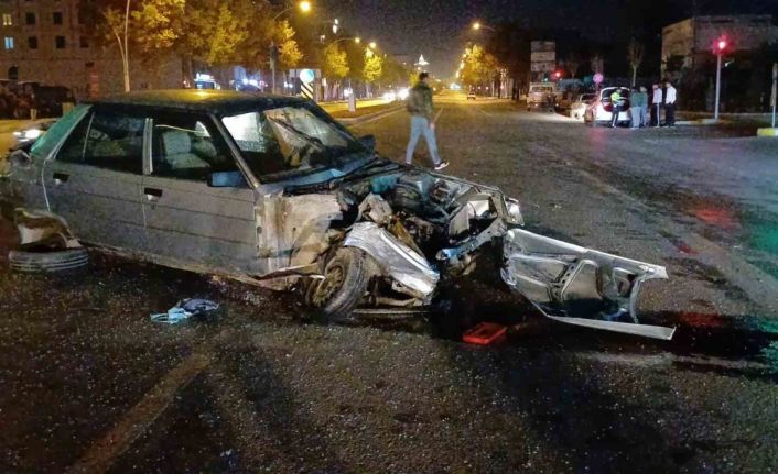 Çorum’da otomobil ile tır çarpıştı: 1 yaralı