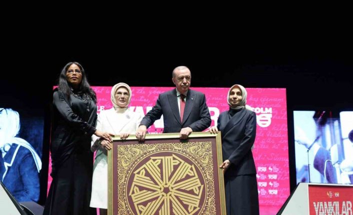 Cumhurbaşkanı Erdoğan, "Türkiye’de uyuyanları uyandırmaya bir şule yetmiştir"