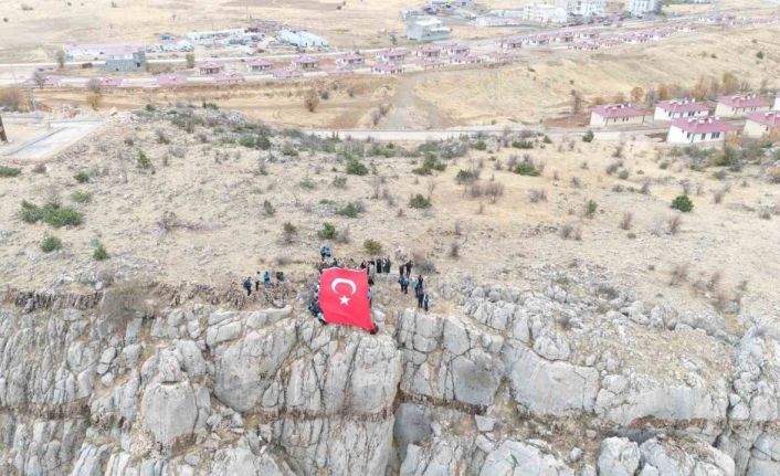 Dağların zirvesinde gençlik buluşması