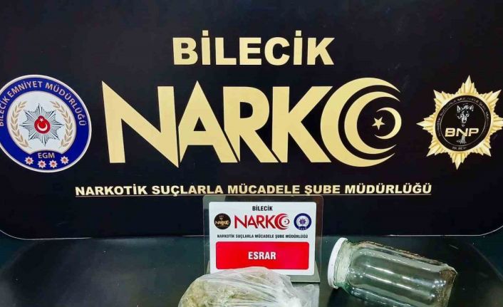 Dedektör köpeği ’İntel’den uyuşturucu operasyonu