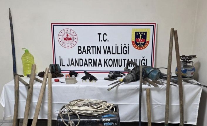 Define avcılarına suçüstü: 2 gözaltı