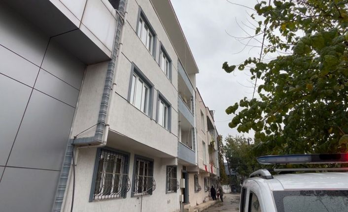 Dengesini kaybedip camdan düşen şahıs ağır yaralandı