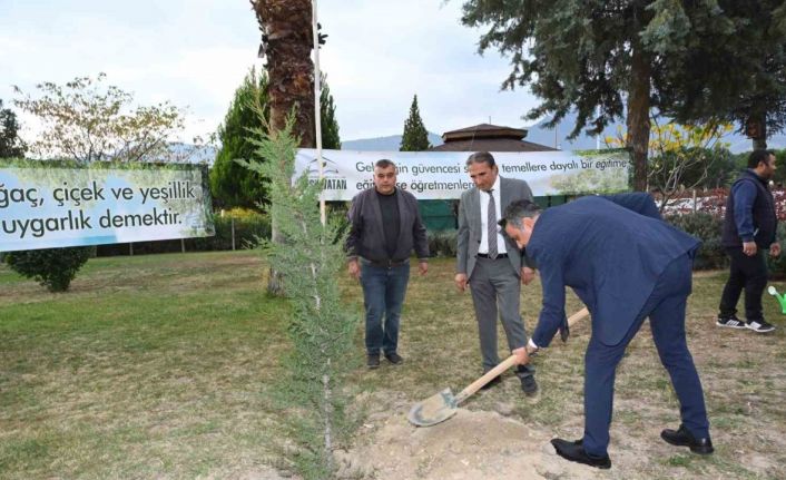 Denizli Milli Eğitim ‘Yeşeren Eller Hareketi Fidan Dikme’ kampanyası başlattı