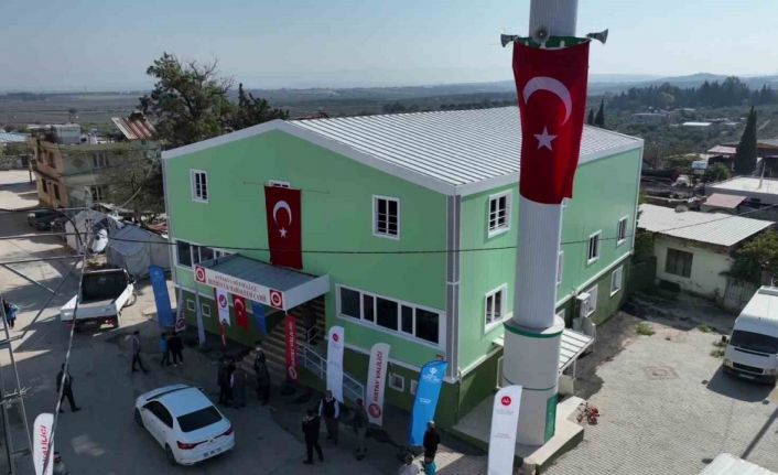 Depremin yıktığı kentte inşası tamamlanan 108’inci cami ibadete açıldı