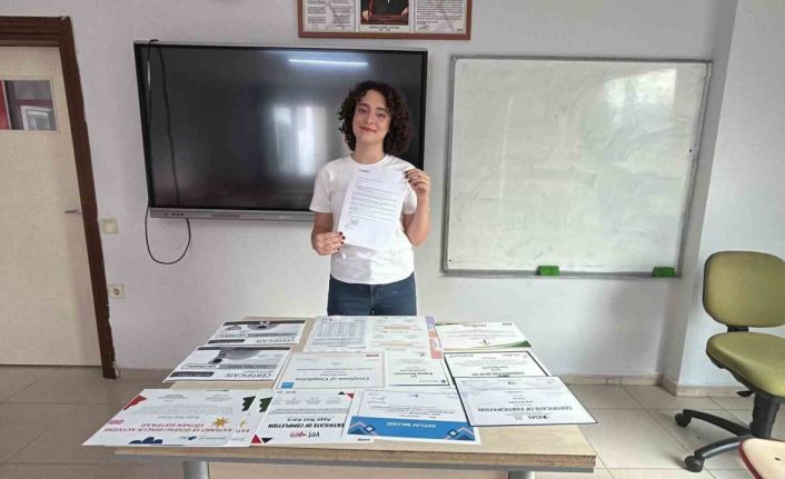 "Ders çalışırken yemek yemeyi bile unuttum" diyen Ayşe Naz, Amerikan Rice Üniversitesi’nden ve NASA’dan eğitim daveti aldı