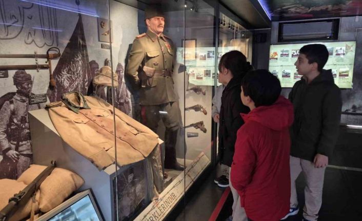 Destanı anlatan tıra yoğun ilgi