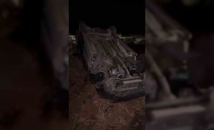 Devrilen otomobildeki kadın öldü, eşi ve oğlu yaralandı