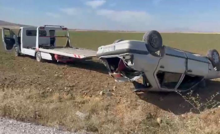 Devrilen otomobilin sürücüsü yaralandı