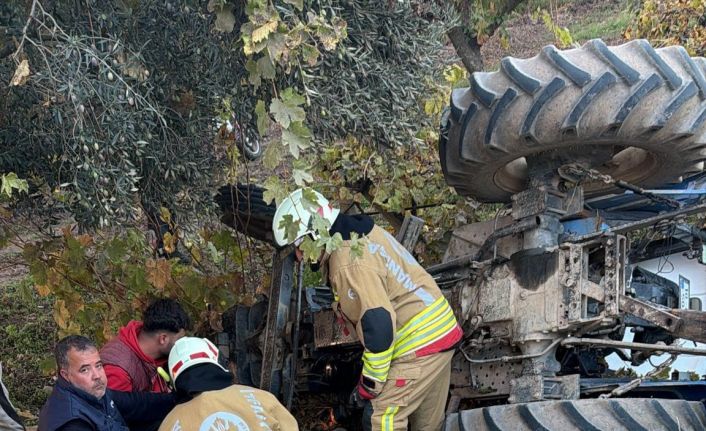 Devrilen traktörün altında kalan çiftçi hayatını kaybetti
