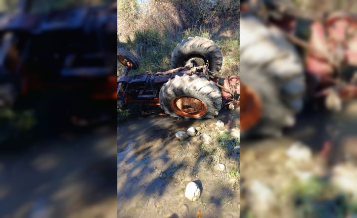 Devrilen traktörün altında kalan sürücü hayatını kaybetti