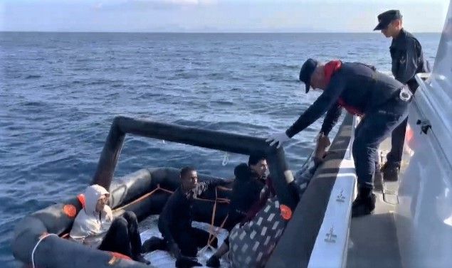 Didim’de 4 düzensiz göçmen kurtarıldı